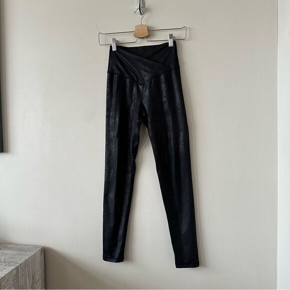 Offline by Aerie the Hugger Crossover High Waisted Crackle Legging - Picture 5 of 10